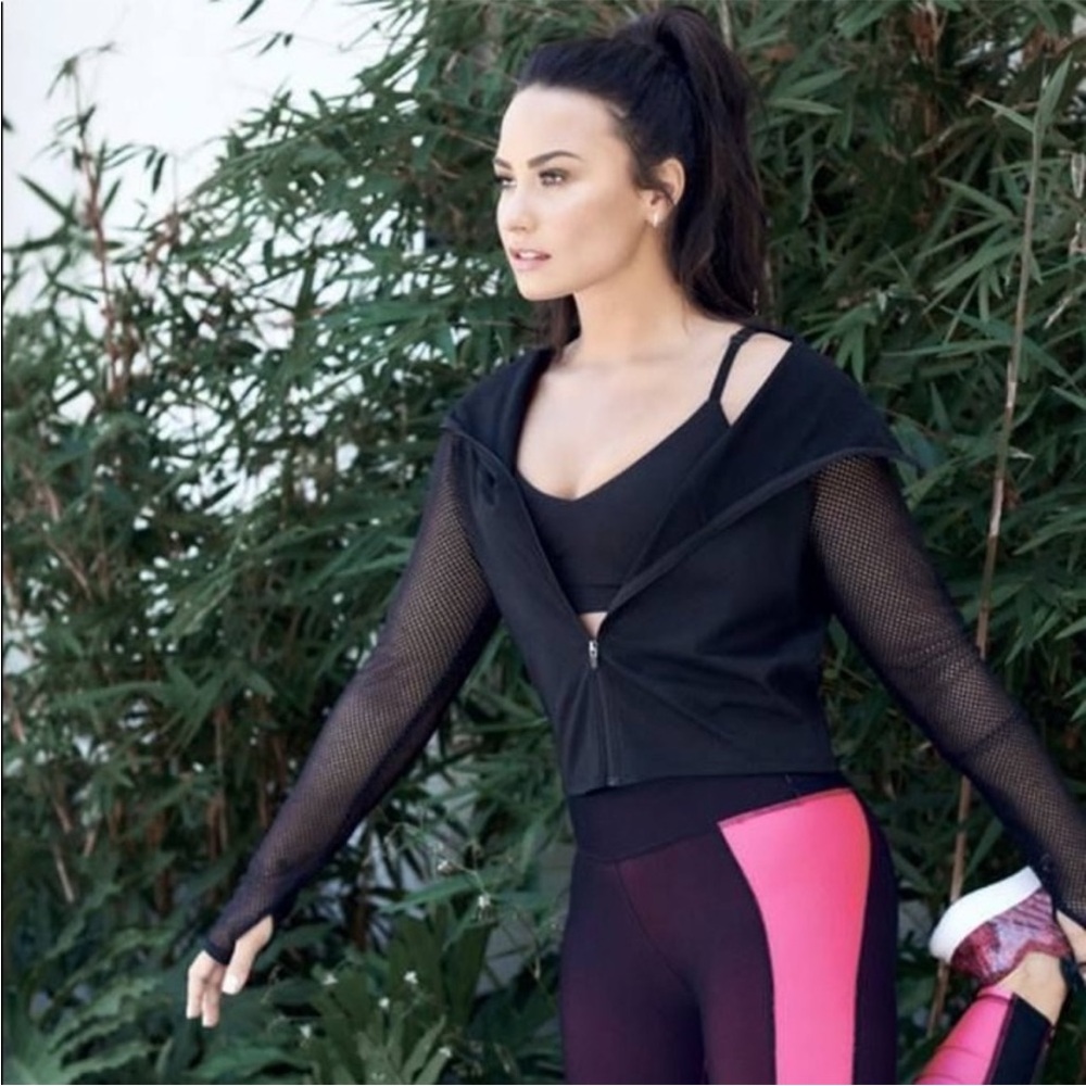 ◾️Fabletics X Demi Lovato Bella Mesh Sleeve High Funnel Neck Full Zip Jacket